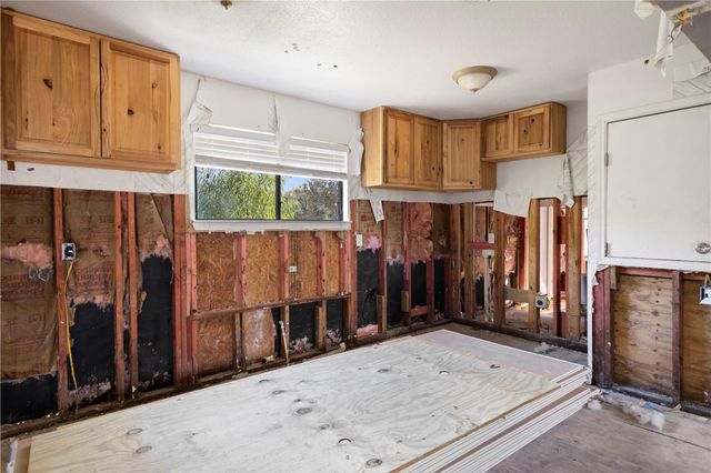 253 Fishermans Trail, Huntsville, TX 77320