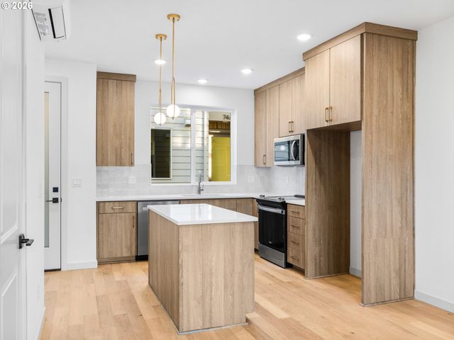 7466 Se Tolman St, Portland, OR 97206