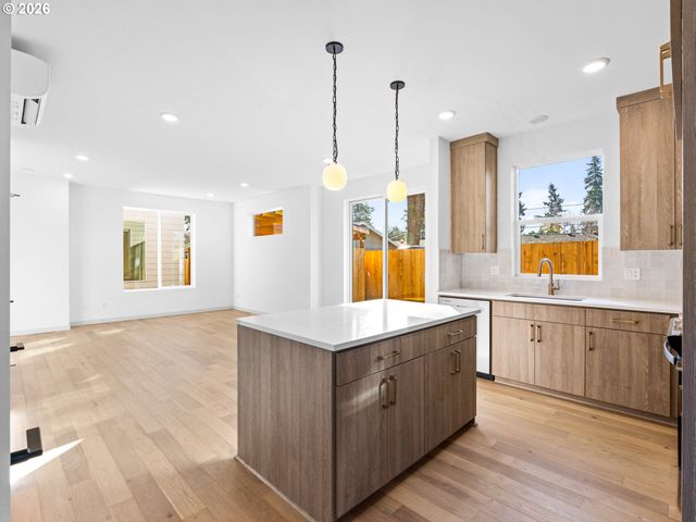 7466 Se Tolman St, Portland, OR 97206