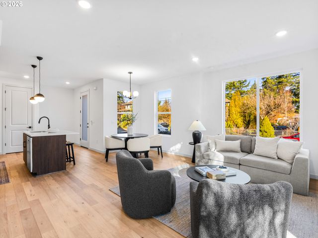 7466 Se Tolman St, Portland, OR 97206