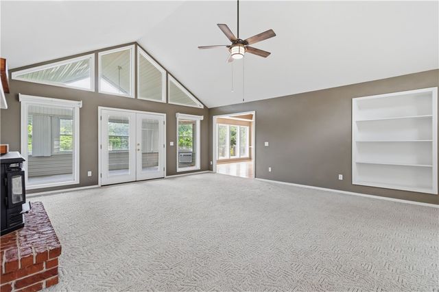 11 Mcmanigal Lane, Bella Vista, AR 72715