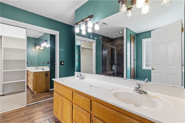 11 Mcmanigal Lane, Bella Vista, AR 72715