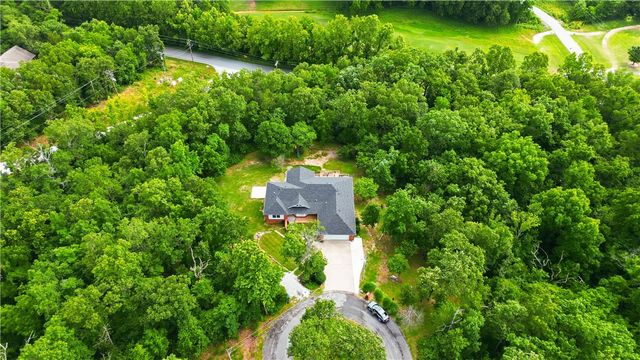 11 Mcmanigal Lane, Bella Vista, AR 72715