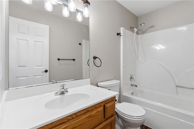 11 Mcmanigal Lane, Bella Vista, AR 72715