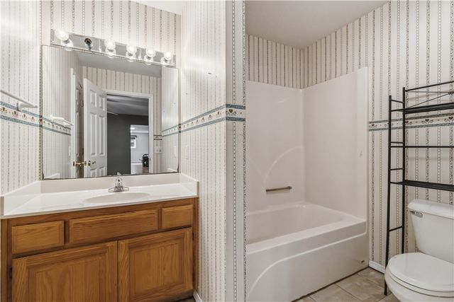 11 Mcmanigal Lane, Bella Vista, AR 72715