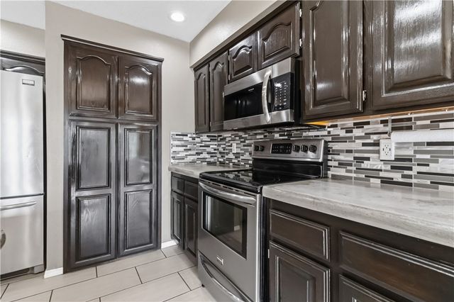 11 Mcmanigal Lane, Bella Vista, AR 72715