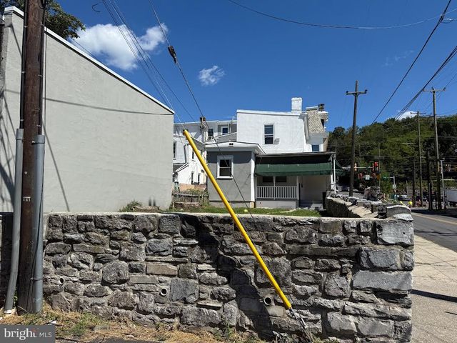 574 E MAIN ST, Norristown, PA 19401