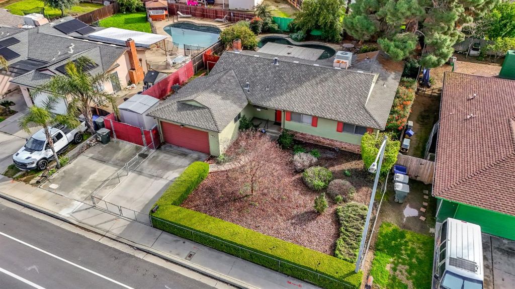 Image 41 of property listing at 1606 Barstow Avenue, Clovis, CA 93611