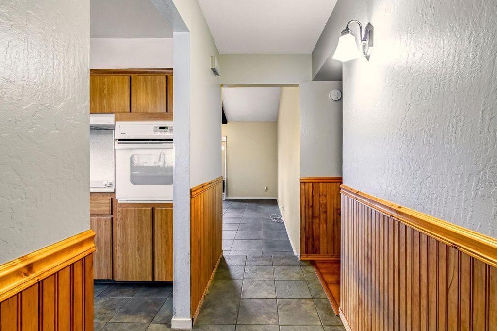 Image 7 of property listing at 1606 Barstow Avenue, Clovis, CA 93611