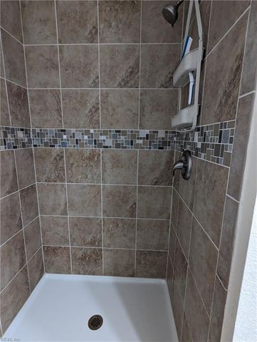 8213 Kathy CT, Norfolk, VA 23518