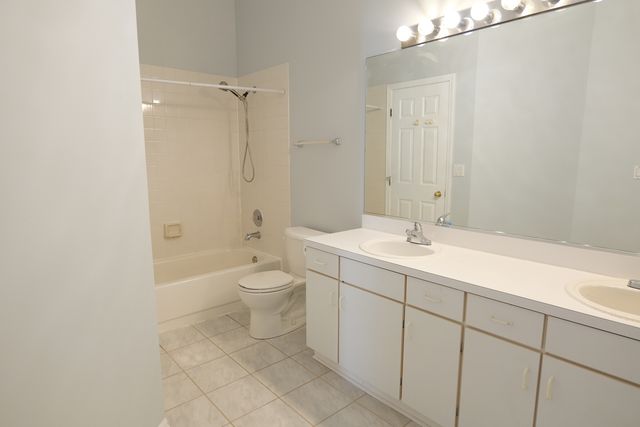 122 Kennebunk Court, Glendale Heights, IL 60139
