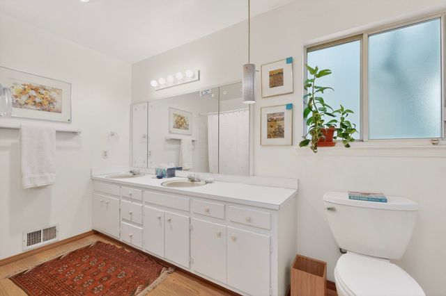 2407 Ada Place NE, Albuquerque, NM 87106