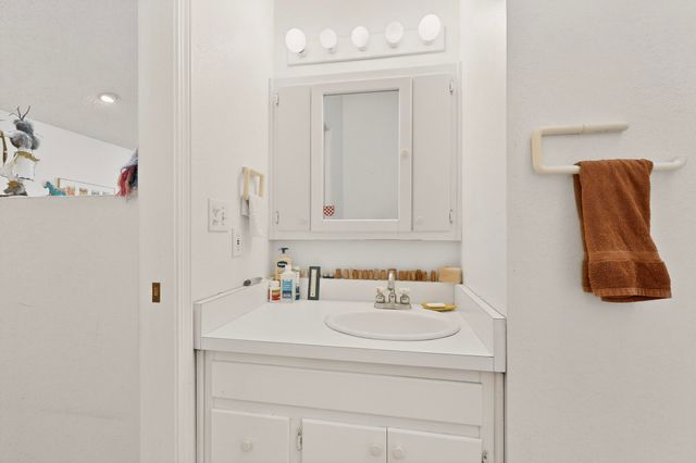 2407 Ada Place NE, Albuquerque, NM 87106