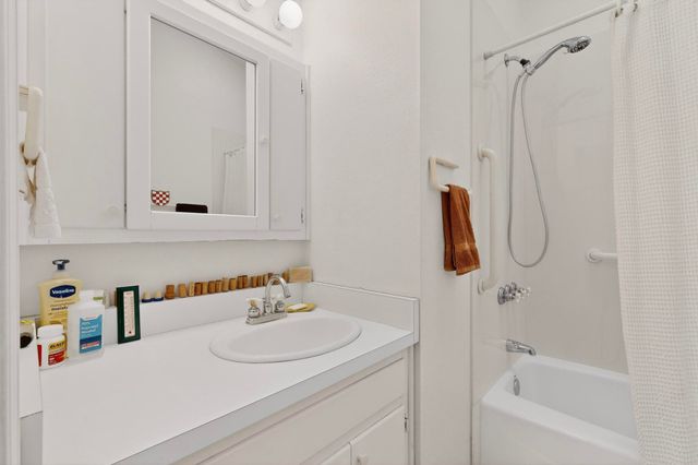 2407 Ada Place NE, Albuquerque, NM 87106