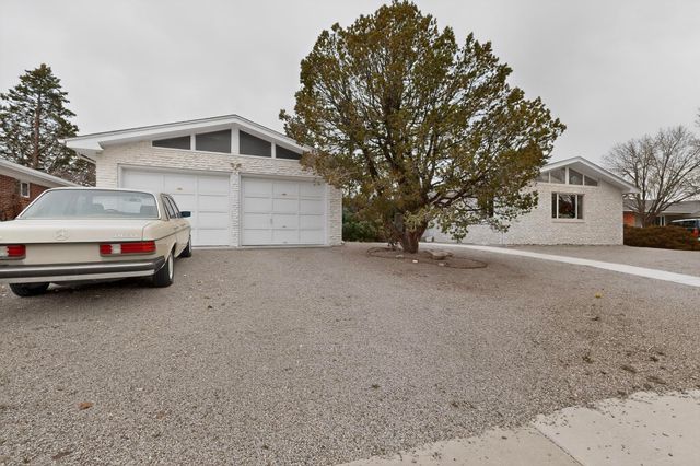 2407 Ada Place NE, Albuquerque, NM 87106