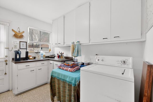 2407 Ada Place NE, Albuquerque, NM 87106