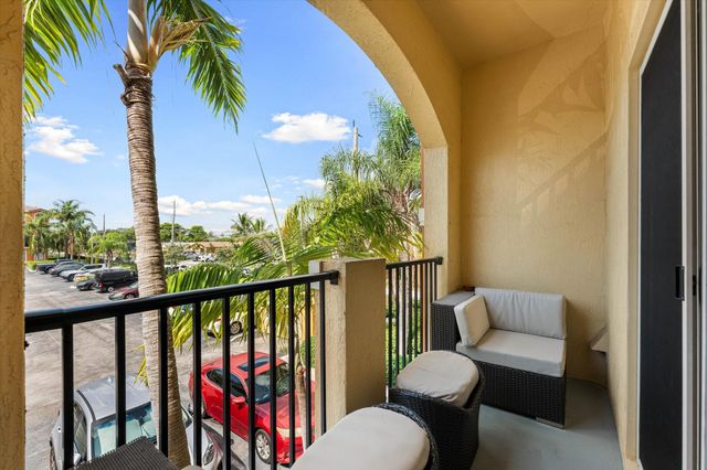 131 NW 2nd Avenue 3, Hallandale, FL 33009