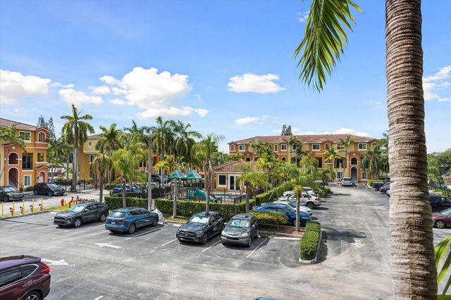 131 NW 2nd Avenue 3, Hallandale, FL 33009