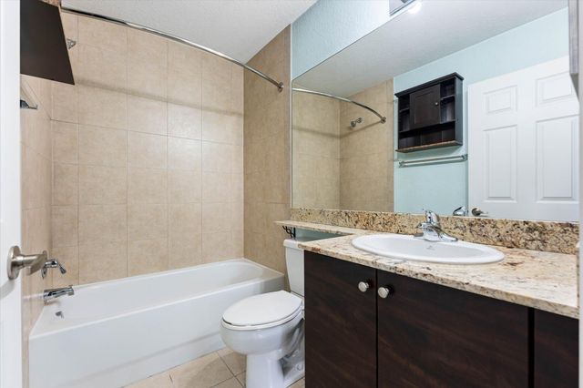 131 NW 2nd Avenue 3, Hallandale, FL 33009