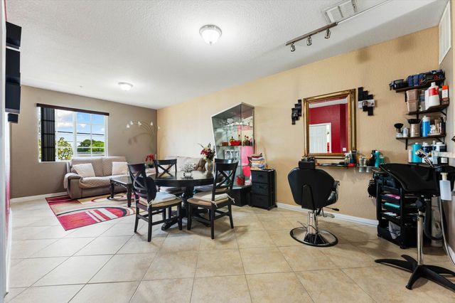 131 NW 2nd Avenue 3, Hallandale, FL 33009