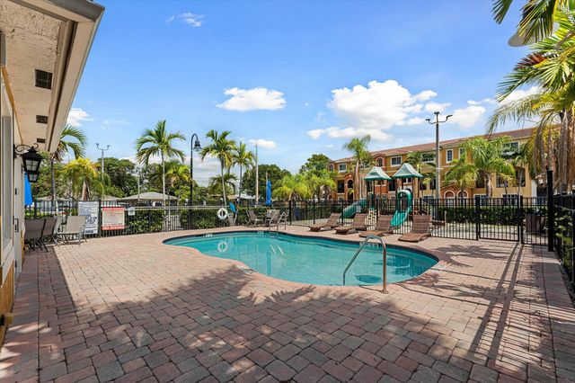 131 NW 2nd Avenue 3, Hallandale, FL 33009