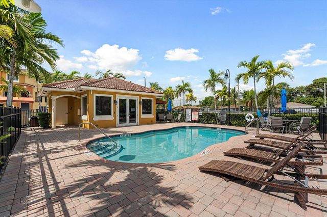 131 NW 2nd Avenue 3, Hallandale, FL 33009