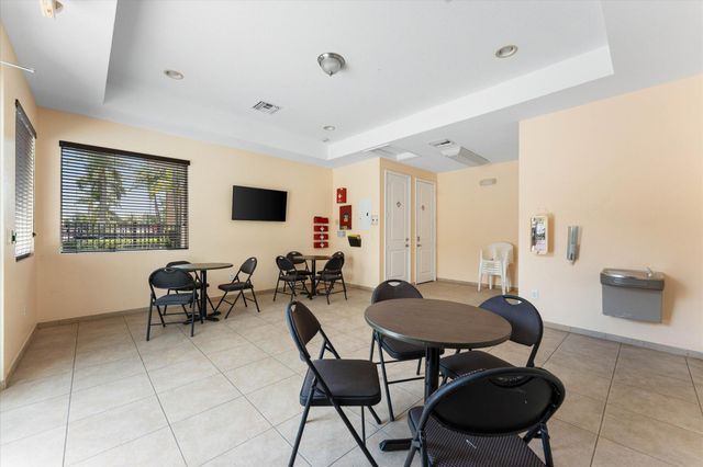 131 NW 2nd Avenue 3, Hallandale, FL 33009