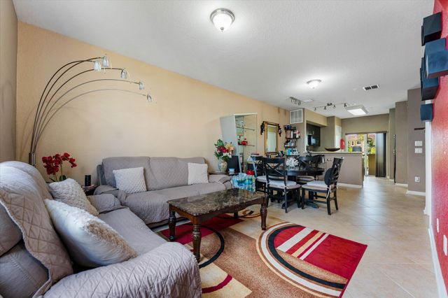 131 NW 2nd Avenue 3, Hallandale, FL 33009