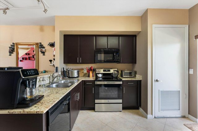131 NW 2nd Avenue 3, Hallandale, FL 33009