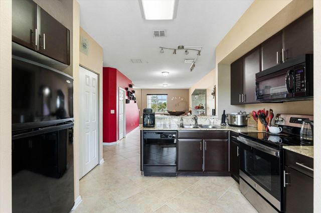 131 NW 2nd Avenue 3, Hallandale, FL 33009