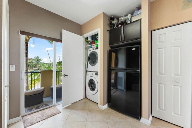 131 NW 2nd Avenue 3, Hallandale, FL 33009