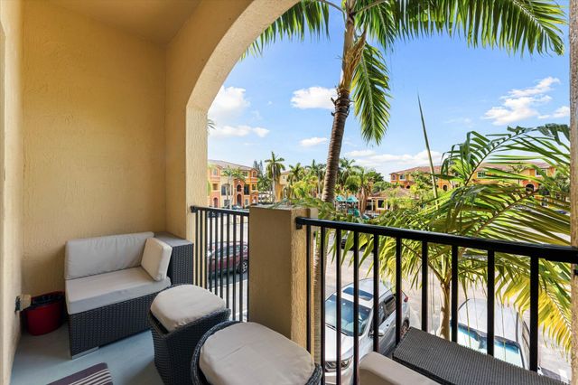 131 NW 2nd Avenue 3, Hallandale, FL 33009
