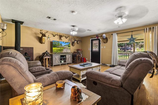 128 E Highland Drive, Livingston, TX 77351
