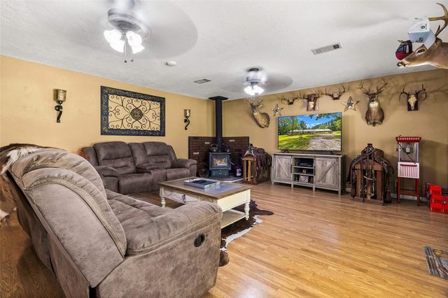 128 E Highland Drive, Livingston, TX 77351