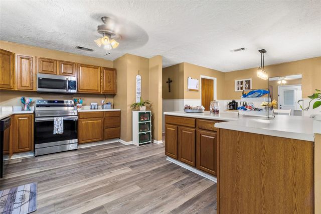 128 E Highland Drive, Livingston, TX 77351