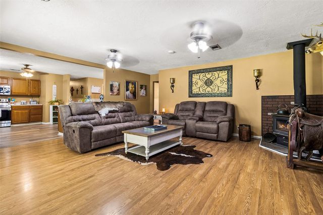 128 E Highland Drive, Livingston, TX 77351