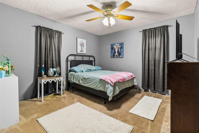 128 E Highland Drive, Livingston, TX 77351