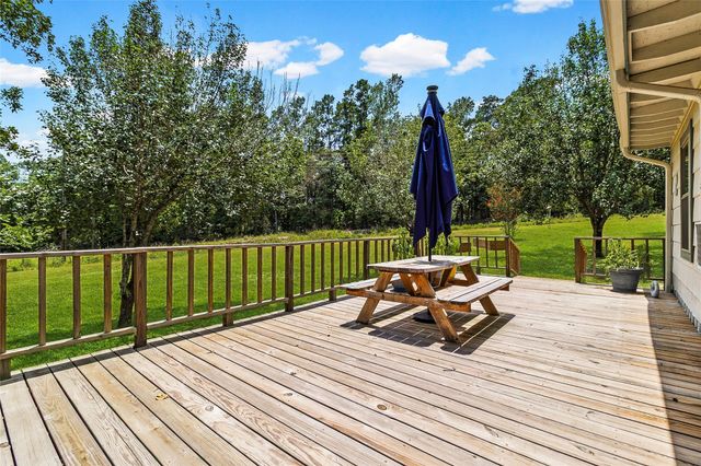 128 E Highland Drive, Livingston, TX 77351