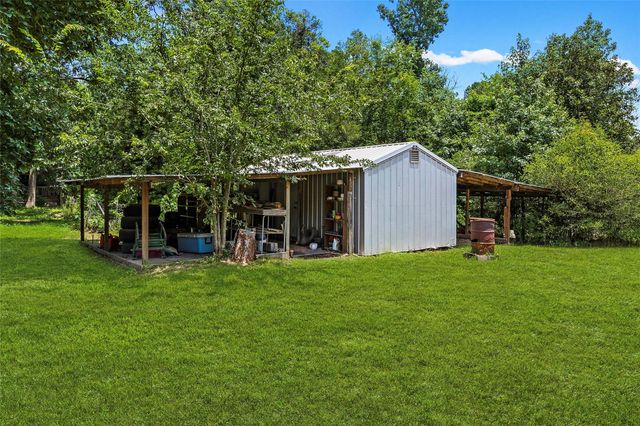128 E Highland Drive, Livingston, TX 77351
