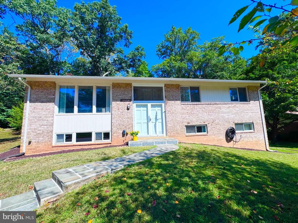 5005 GAINSBOROUGH DR, Fairfax, VA 22032