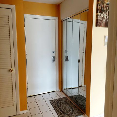 10385 Dearlove Road 1E, Glenview, IL 60025