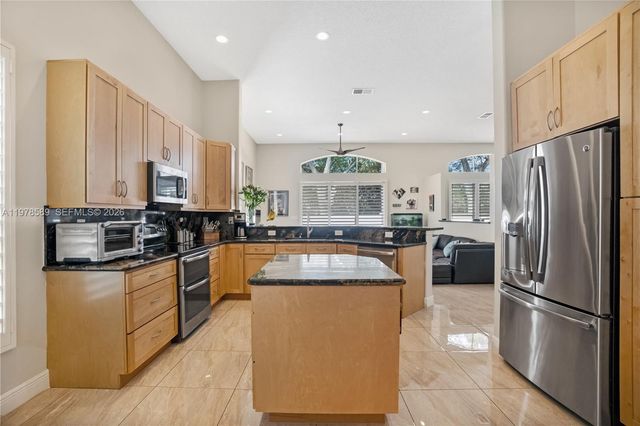 5297 SW 34th Way, Hollywood, FL 33312