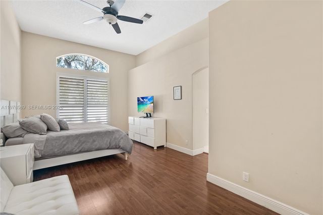 5297 SW 34th Way, Hollywood, FL 33312