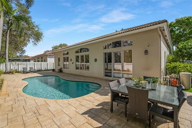 5297 SW 34th Way, Hollywood, FL 33312