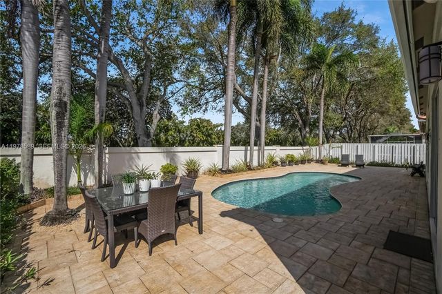 5297 SW 34th Way, Hollywood, FL 33312