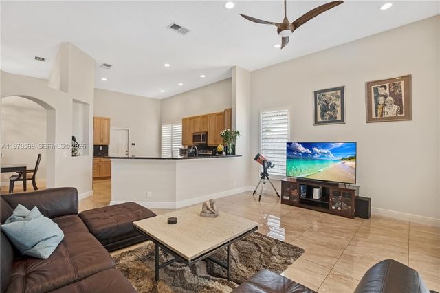 5297 SW 34th Way, Hollywood, FL 33312