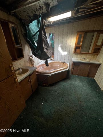 84 Hardy Drive, Snow Hill, NC 28580