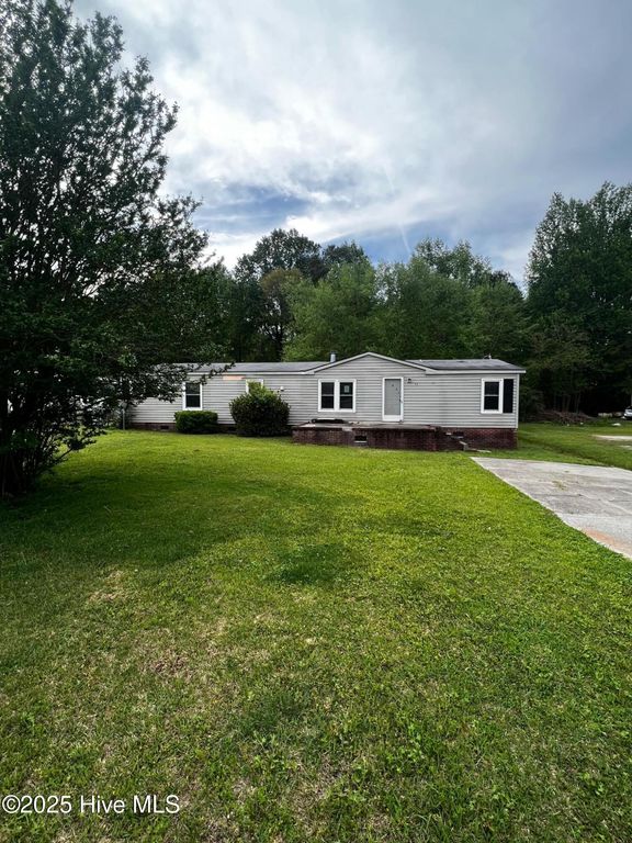 84 Hardy Drive, Snow Hill, NC 28580