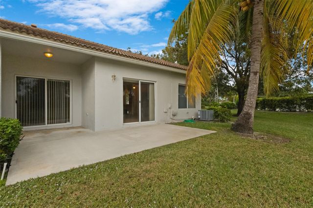 4652 SW 13th Street, Deerfield Beach, FL 33442