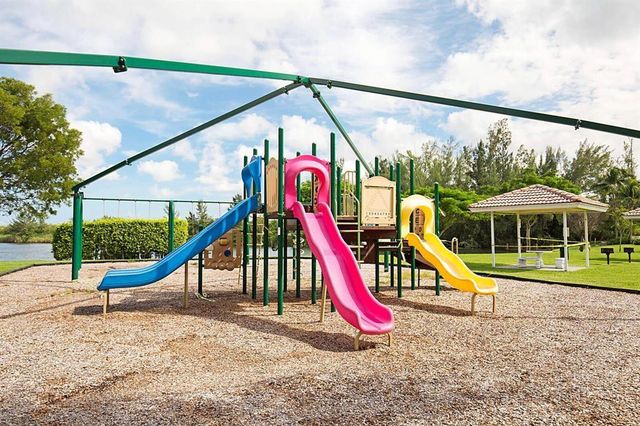 4652 SW 13th Street, Deerfield Beach, FL 33442